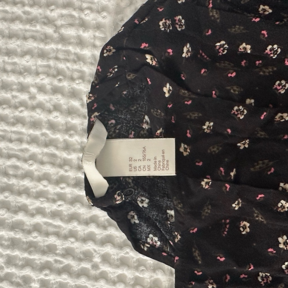 H&M bundle of Floral Black Dress and black dress like new - Picture 5 of 10